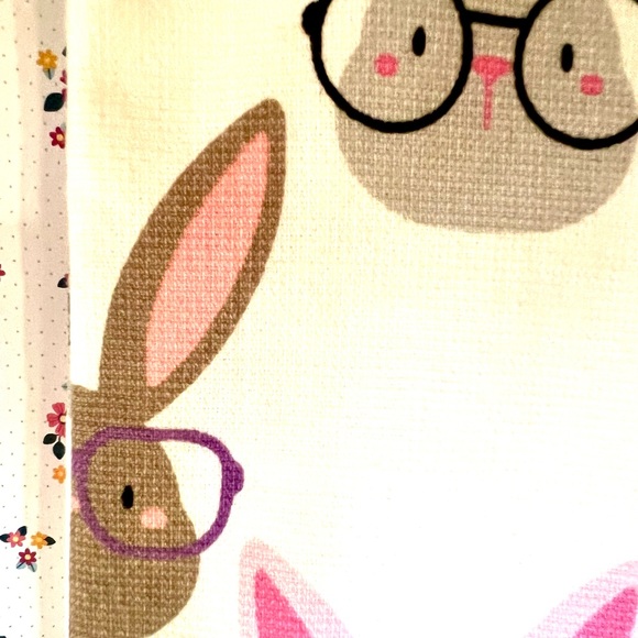Set of 2 Easter Bunnies in Eyeglasses Kitchen Towels Springtime Smart Bunny - Picture 4 of 6